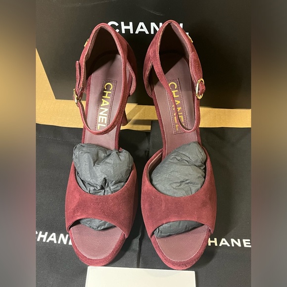 Authentic Chanel Suede Kidskin Sandals size 38.5 - Picture 3 of 15